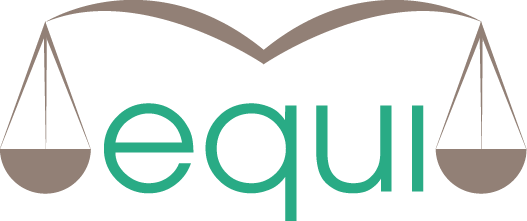 Logo von Equi, grüner Schriftzug equi mit brauner Waage darüber "gespannt"